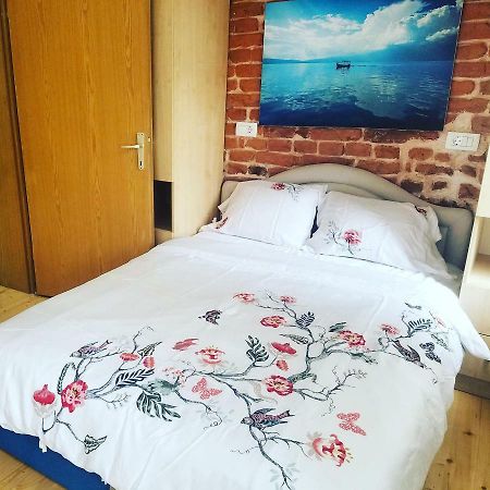 Appartamento Sirma'S Unique Artsy Modern Quiet 1-Bdrm In The Heart Of Skopje Esterno foto