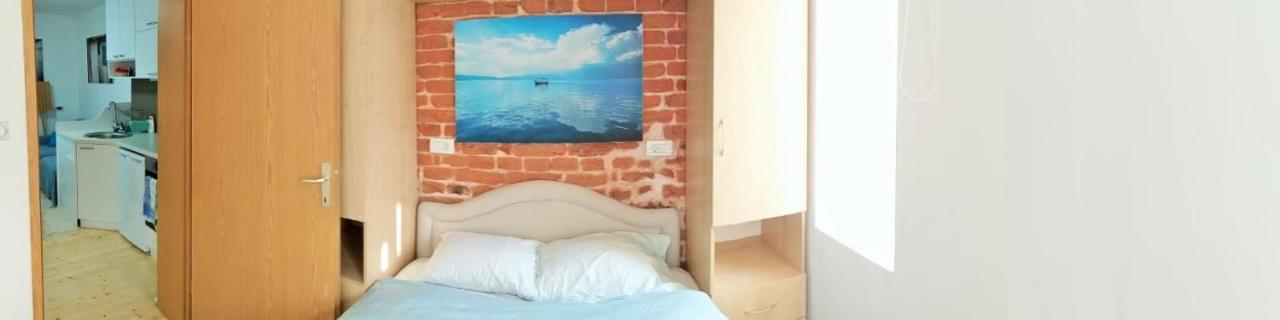 Appartamento Sirma'S Unique Artsy Modern Quiet 1-Bdrm In The Heart Of Skopje Esterno foto