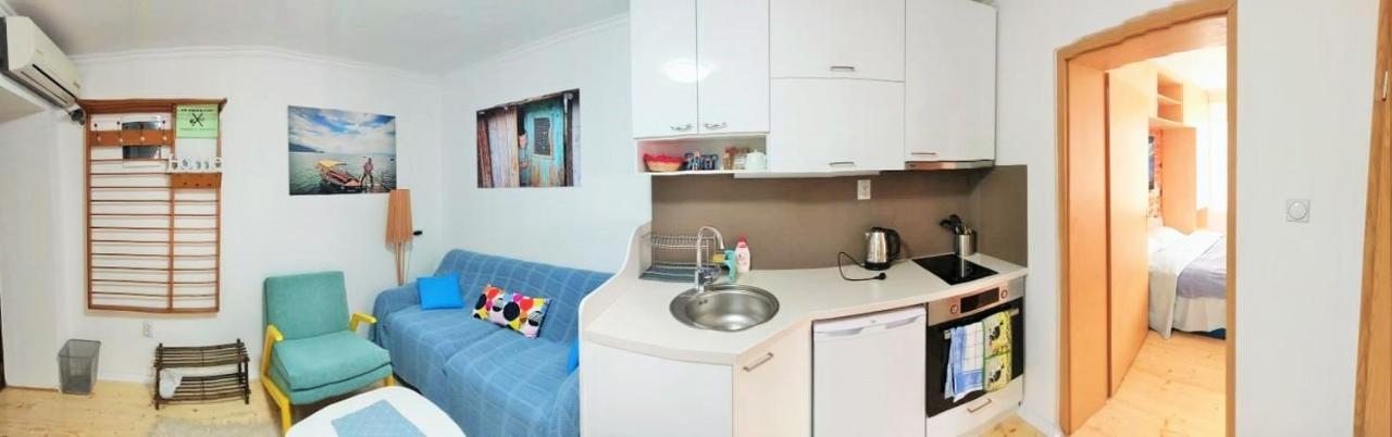 Appartamento Sirma'S Unique Artsy Modern Quiet 1-Bdrm In The Heart Of Skopje Esterno foto