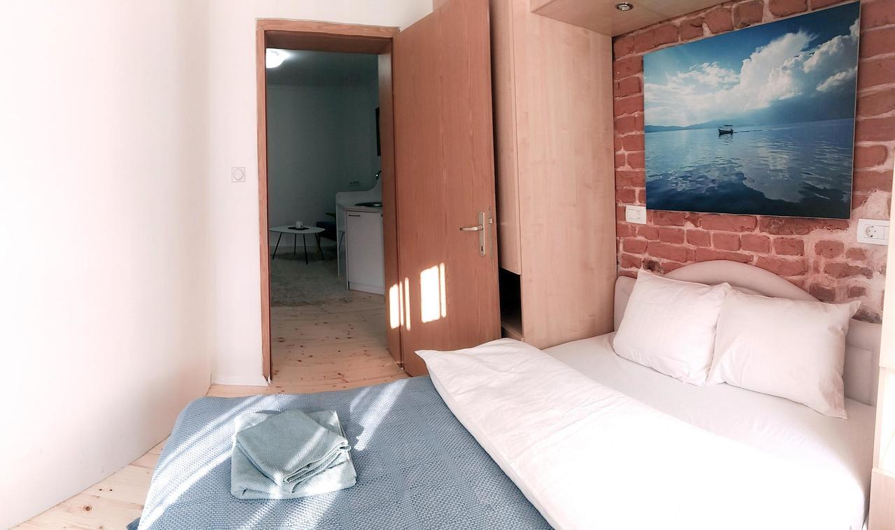 Appartamento Sirma'S Unique Artsy Modern Quiet 1-Bdrm In The Heart Of Skopje Esterno foto