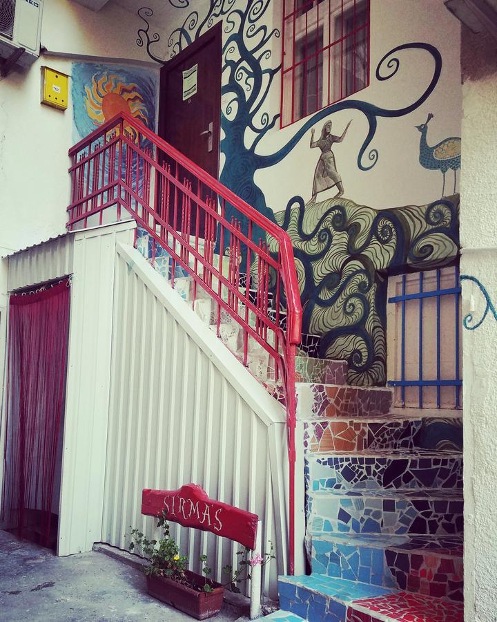 Appartamento Sirma'S Unique Artsy Modern Quiet 1-Bdrm In The Heart Of Skopje Esterno foto